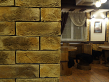 Пример оформления интерьера камнем Эскориал фото 5